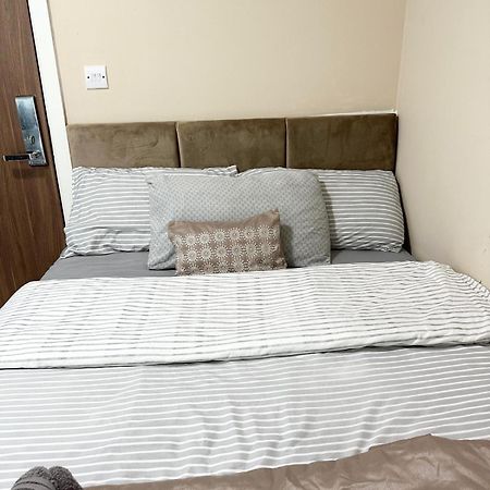 Studio Apartment For 2 แบรดฟอร์ด ภายนอก รูปภาพ