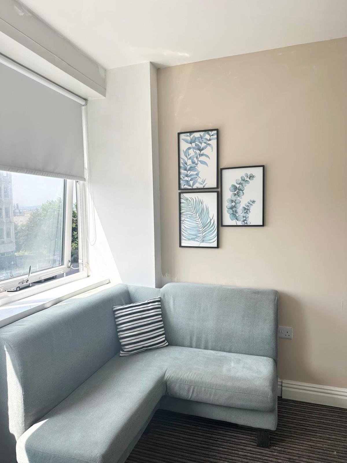 Studio Apartment For 2 แบรดฟอร์ด ภายนอก รูปภาพ