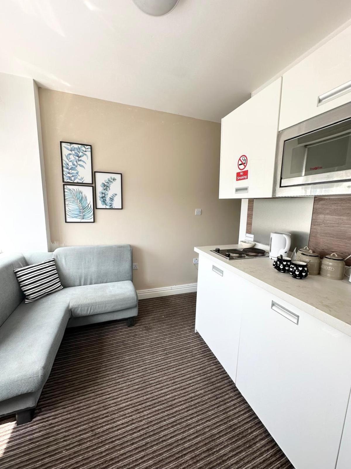 Studio Apartment For 2 แบรดฟอร์ด ภายนอก รูปภาพ