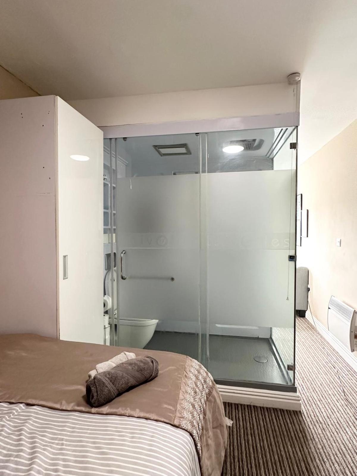 Studio Apartment For 2 แบรดฟอร์ด ภายนอก รูปภาพ