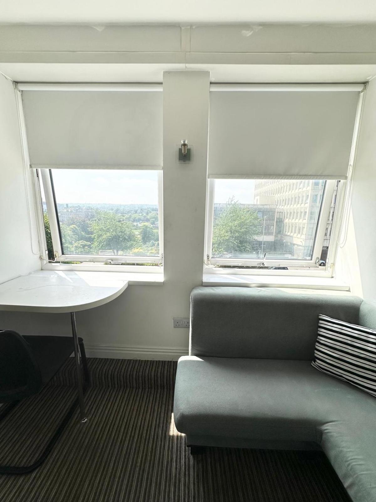 Studio Apartment For 2 แบรดฟอร์ด ภายนอก รูปภาพ