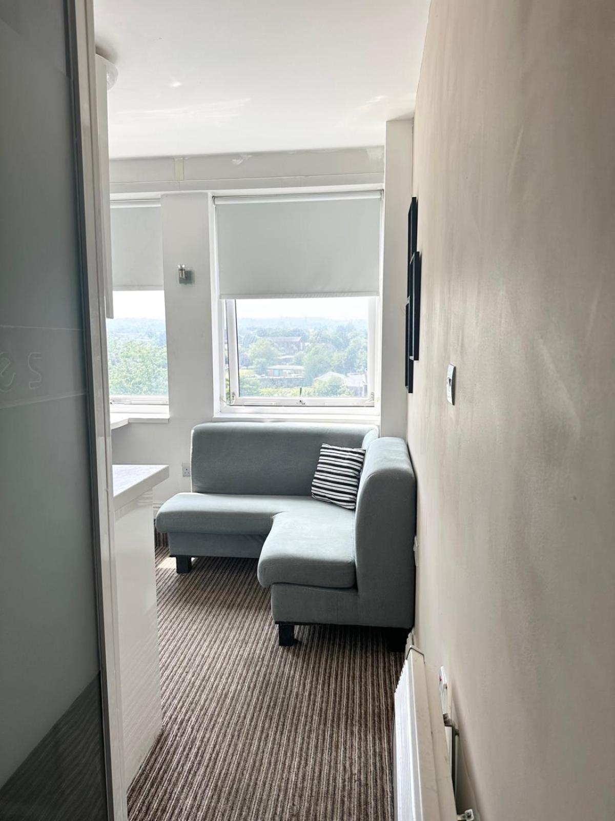 Studio Apartment For 2 แบรดฟอร์ด ภายนอก รูปภาพ